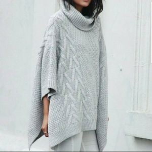 Soft and chunky knit sweater poncho M/L